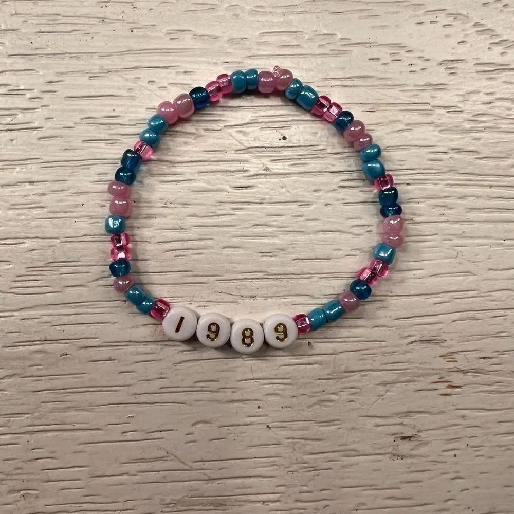 Taylor Swift Friendship Bracelet